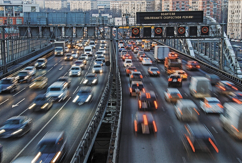 В России начали тестировать новый способ ограничения скорости на дорогах