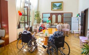 Как выбрать дом престарелых: советы по выбору организации, типам домов и критериям отбора