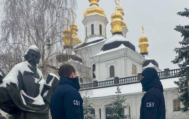 В Киево-Печерской лавре прошли обыски у попа, руководившего постановочными акциями протеста