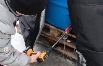 Воды нет месяцами, бочки замерзают: в Донецке продолжается гуманитарная катастрофа